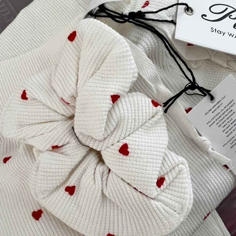 NWT PLUSH Revolve Thermal Heart Pajama + Scrunchie Set Sz XS - Picture 8 of 9
